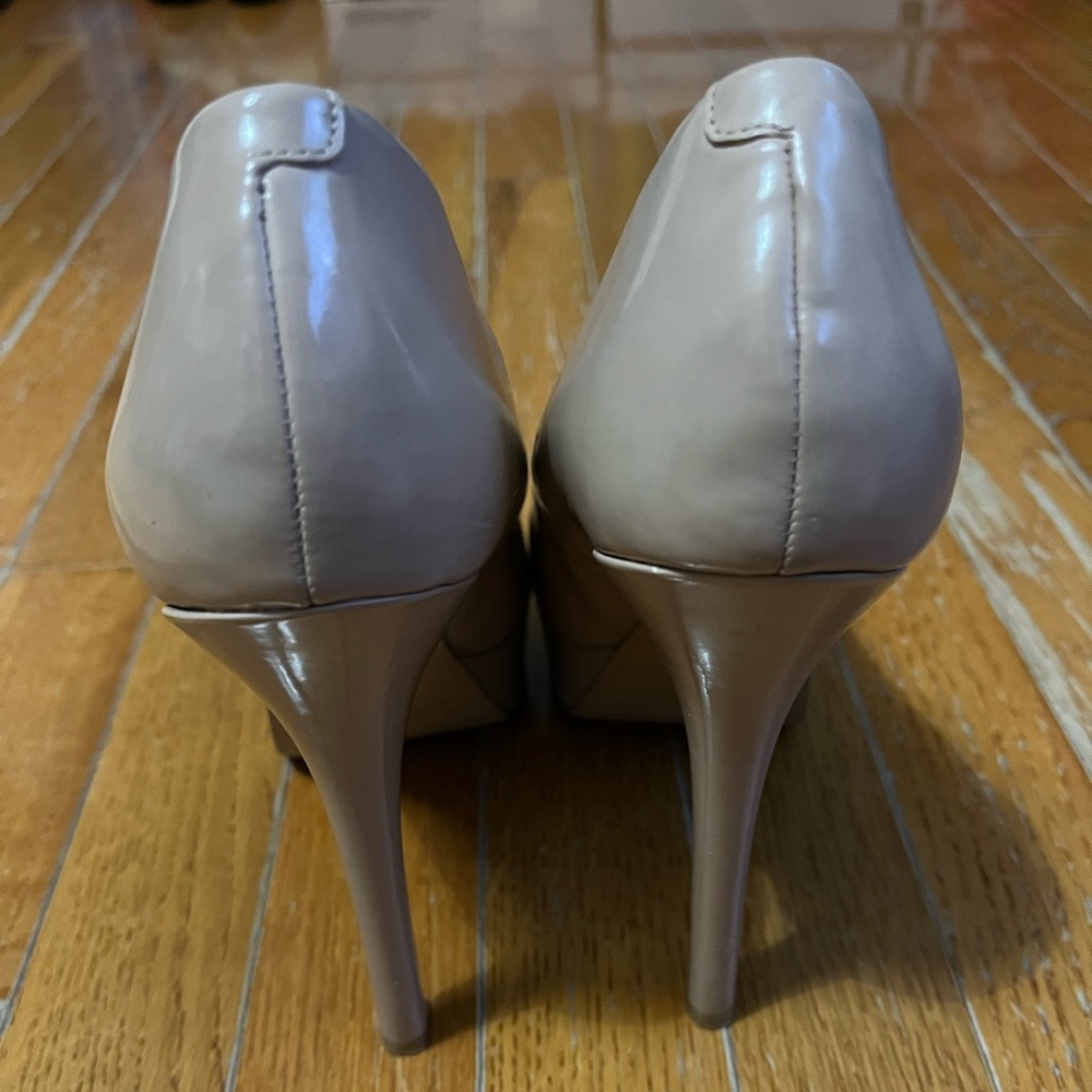 heels - Picture 2 of 5